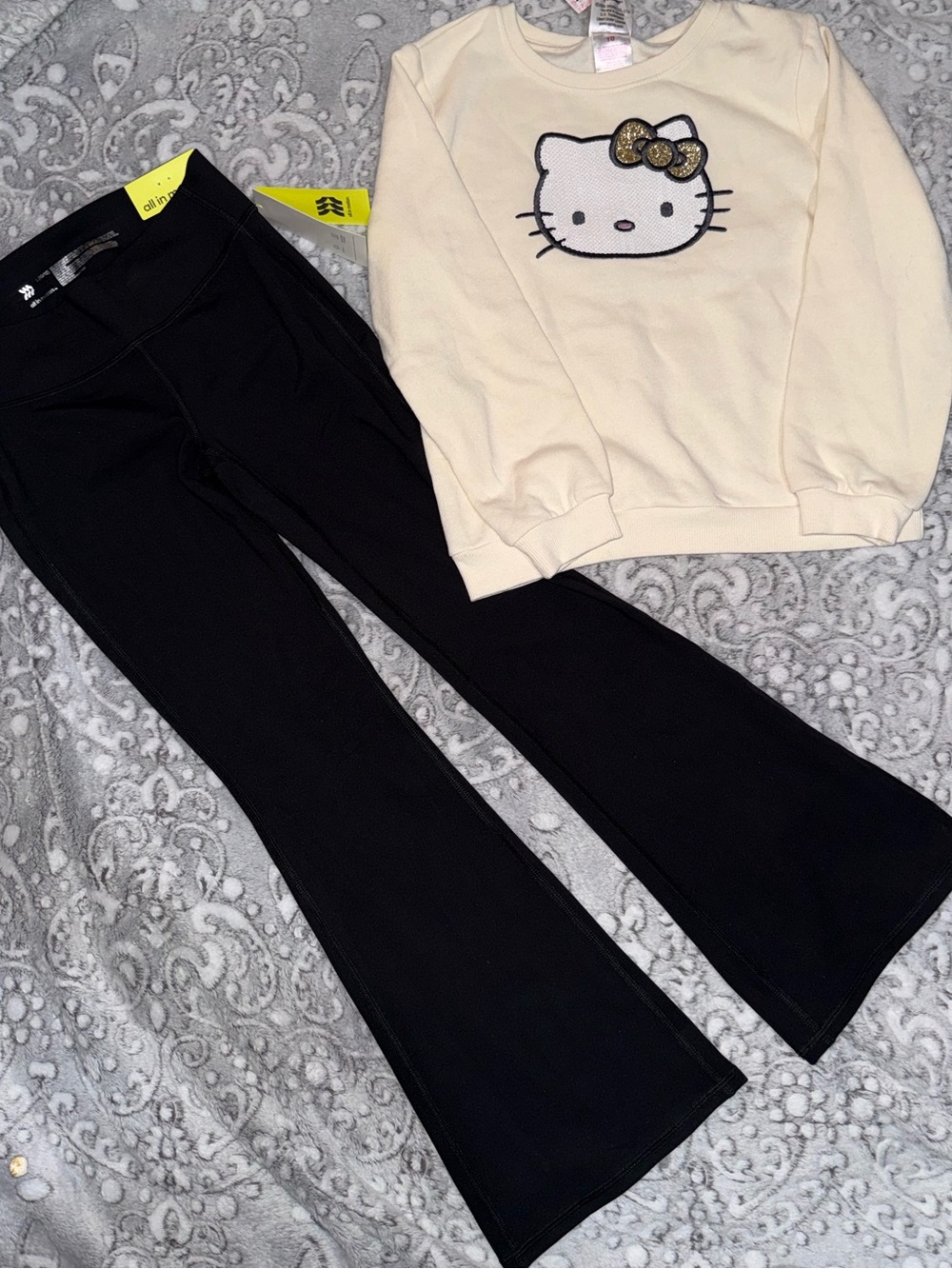 Girls Hello Kitty Sweatshirt & Flare Leggings Outfit Size 10/12 NWT